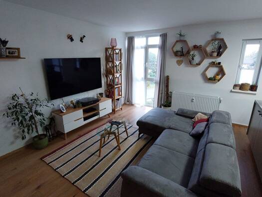 Wohnung zur Miete 1.350 € 2,5 Zimmer 70 m² Geschoss 2/4 frei ab 01.04.2026 Biesdorf Berlin 12683