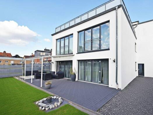 Haus zum Kauf 11 Zimmer 330 m² 905 m² Grundstück Lauenau 31867