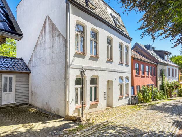 Mehrfamilienhaus zum Kauf 390.000 € 6 Zimmer 137,9 m² 125 m² Grundstück Schleswig 24837
