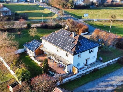 Einfamilienhaus zum Kauf 475.000 € 9 Zimmer 254 m² 2.274 m² Grundstück Aidenbach 94501