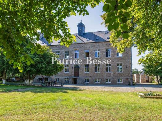 Haus zum Kauf 957.447 € 8 Zimmer 718 m² 64.206 m² Grundstück Domfront 61700