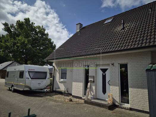Doppelhaushälfte zum Kauf 249.000 € 4 Zimmer 138 m² 503 m² Grundstück Elisabethfehn Barßel 26676