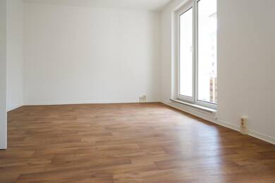 Wohnung zur Miete 350 € 3 Zimmer 57,4 m² 3. Geschoss Fritz-Maenicke-Straße 18 Hanns-Eisler-Platz / Kannenstieg Magdeburg 39128
