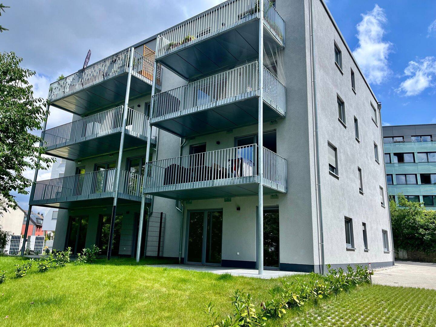 Exklusive Neubauwohnung mit eigenem Garten u. KFZ Stellplatz