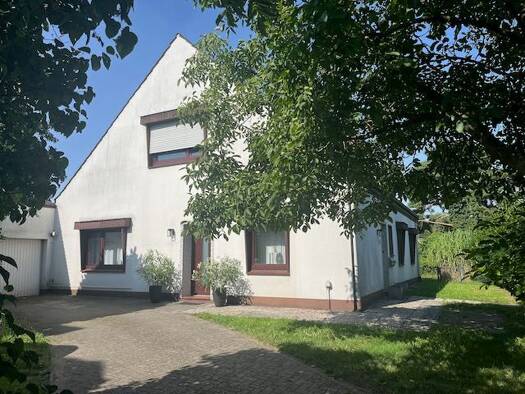 Mehrfamilienhaus zum Kauf 299.000 € 9 Zimmer 229,5 m² 1.200 m² Grundstück frei ab sofort Iprump/Varrelgraben Delmenhorst 27751