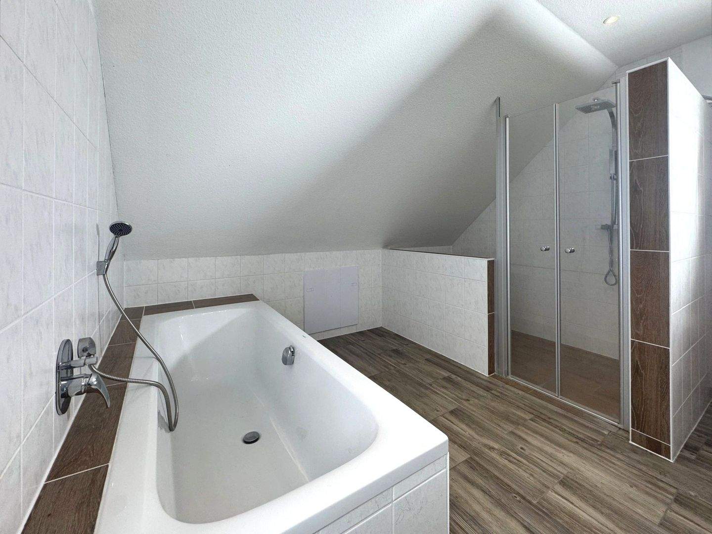 Immobilie in Calden - Charmantes Einfamilienhaus mit großem Platzangebot in ruhiger Lage von Calden - Bild 3