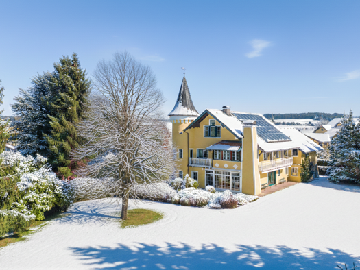 Villa zum Kauf 1.795.000 € 4.000 m² Grundstück Moosdorf 5141