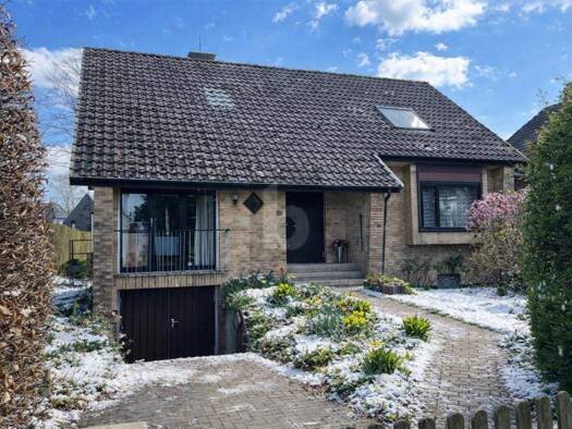 Einfamilienhaus zur Miete 3.300 € 5 Zimmer 138 m² 922 m² Grundstück Poppenbüttel Hamburg 22399