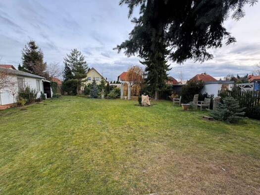 Grundstück zum Kauf 400 m² Grundstück frei ab sofort Lützschena-Stahmeln Leipzig 04159