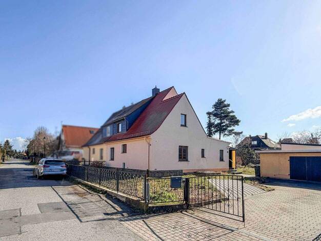 Doppelhaushälfte zum Kauf 399.900 € 5 Zimmer 118 m² 530 m² Grundstück Klotzsche Dresden 01109