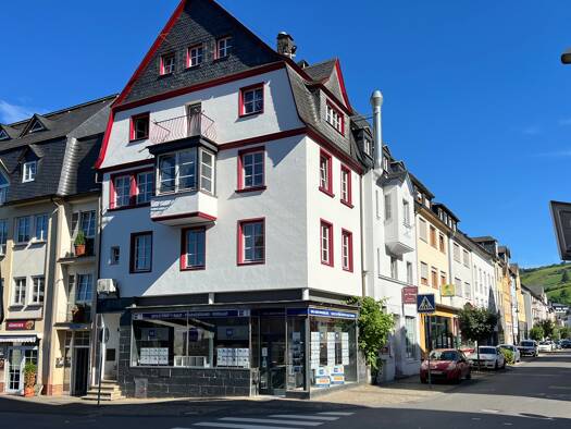 Mehrfamilienhaus zum Kauf als Kapitalanlage geeignet 245.000 € 182 m² 56 m² Grundstück Schlossstraße 1 Zell Zell (Mosel) 56856