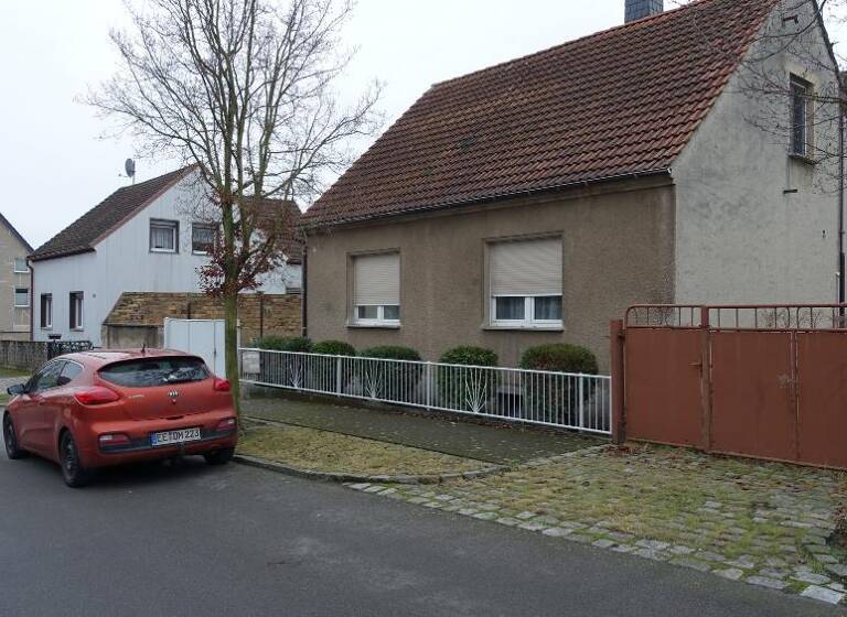 Einfamilienhaus zum Kauf 69.000 € 5 Zimmer 120 m²<br/>Wohnfläche 452 m²<br/>Grundstück Döllingen Plessa 04928