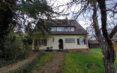 Haus zum Kauf 1.350.000 € 10 Zimmer 181 m² 2.268 m² Grundstück frei ab sofort Botnang - Süd Stuttgart 70195