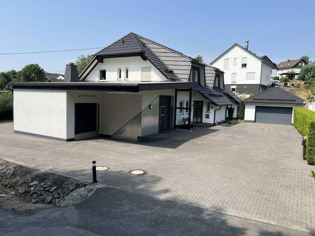 Einfamilienhaus zum Kauf provisionsfrei 779.000 € 10 Zimmer 301 m² 1.047 m² Grundstück An der Silberkuhle 5 Hespert Reichshof 51580