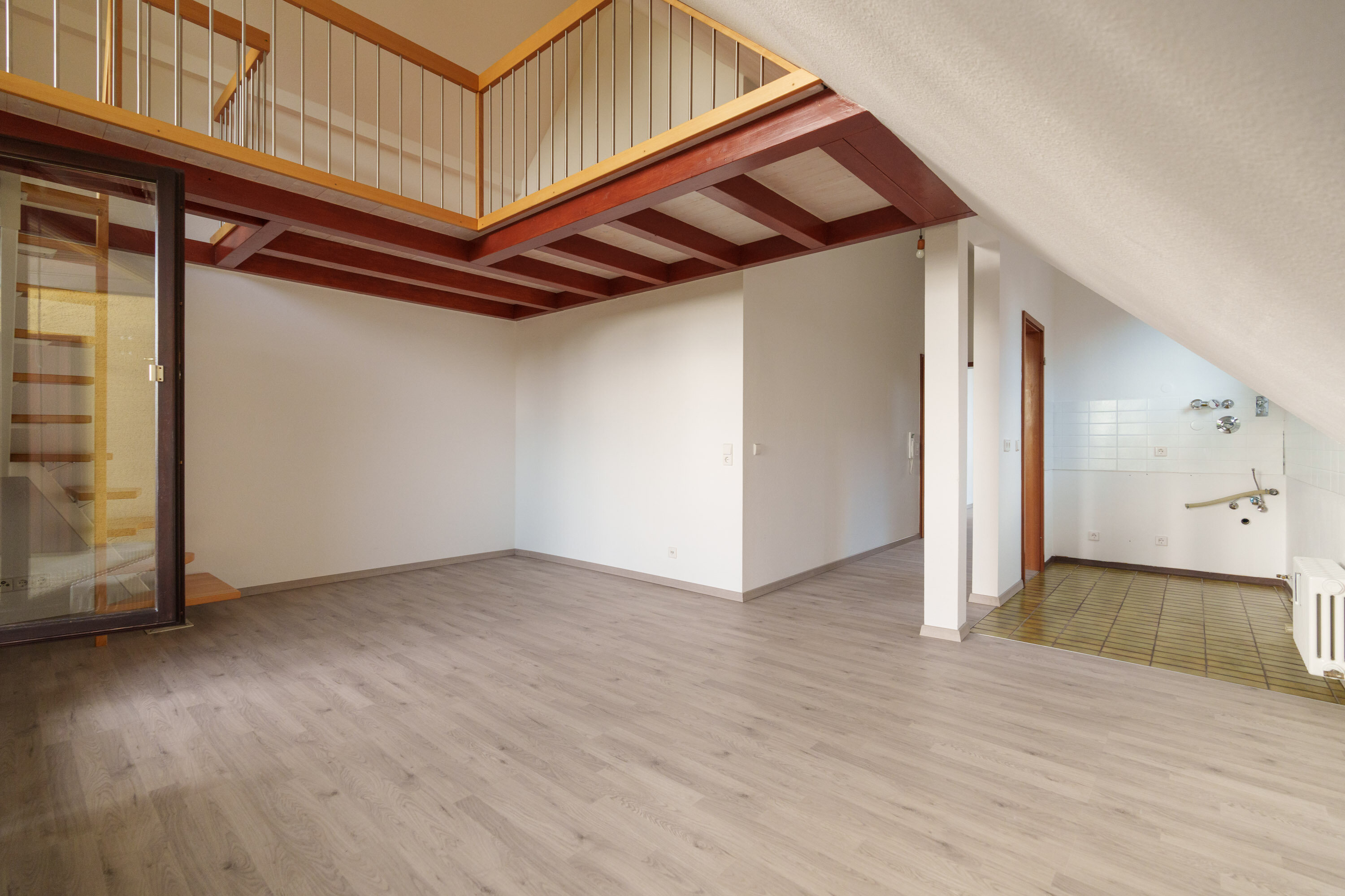 Studio zur Miete 780 € 1,5 Zimmer 46 m²<br/>Wohnfläche 4.<br/>Geschoss ab sofort<br/>Verfügbarkeit Luginsland Stuttgart 70327