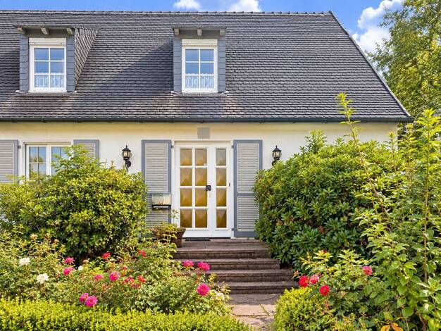 Einfamilienhaus zum Kauf 595.000 € 6 Zimmer 184,1 m² 923 m² Grundstück frei ab sofort Innenstadt Bad Salzuflen 32105
