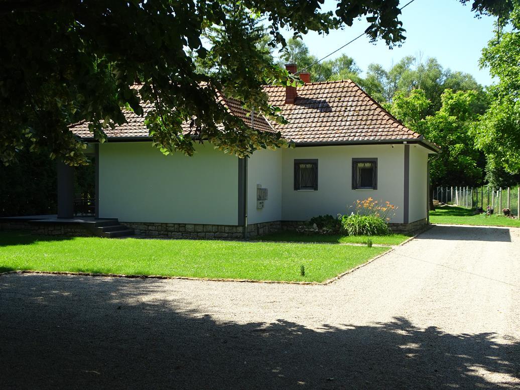 Einfamilienhaus zum Kauf 240.000 € 4 Zimmer 88 m²<br/>Wohnfläche 2.200 m²<br/>Grundstück Komitat Veszprém