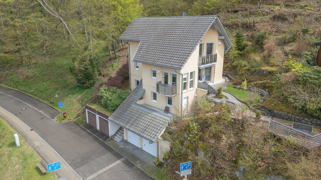 Einfamilienhaus zum Kauf 449.900 € 7,5 Zimmer 179,9 m² 533 m² Grundstück Stadtgebiet Triberg 78098