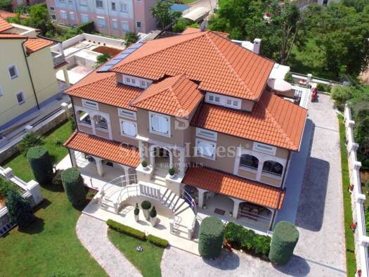 Haus zum Kauf 1.650.000 € 14 Zimmer 687 m² Funtana