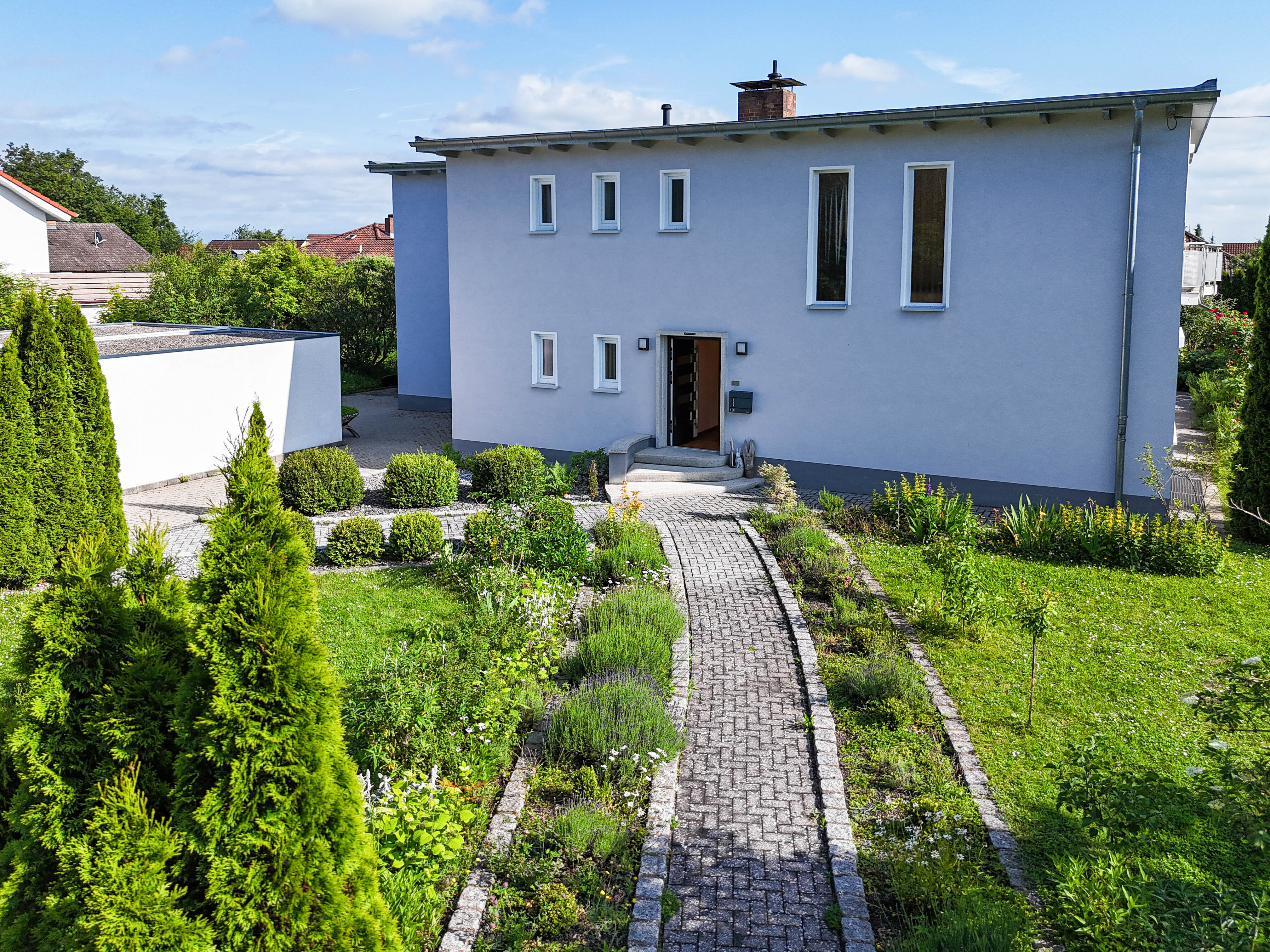 Einfamilienhaus zum Kauf 599.000 € 8 Zimmer 215 m²<br/>Wohnfläche 1.175 m²<br/>Grundstück ab sofort<br/>Verfügbarkeit Weidach Weitramsdorf 96479