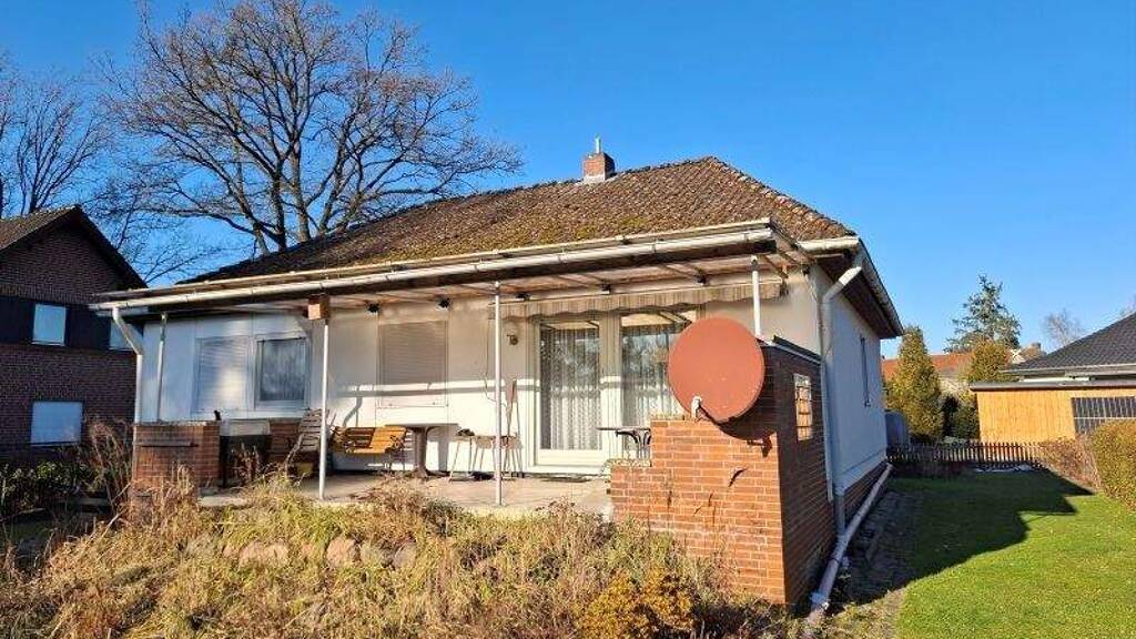 Einfamilienhaus zum Kauf 109.000 € 4 Zimmer 102 m² 923 m² Grundstück frei ab sofort Hasselhorst Lohheide 29303