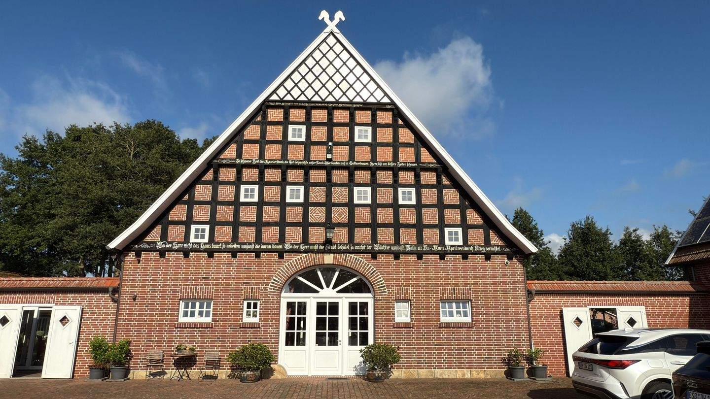 Immobilie in Menslage - Direkt vom Eigentümer: einmaliger Resthof mit Pferdestall für 10 Pferde und großem Grundstück sowie weiteren Gebäuden  - Bild 2