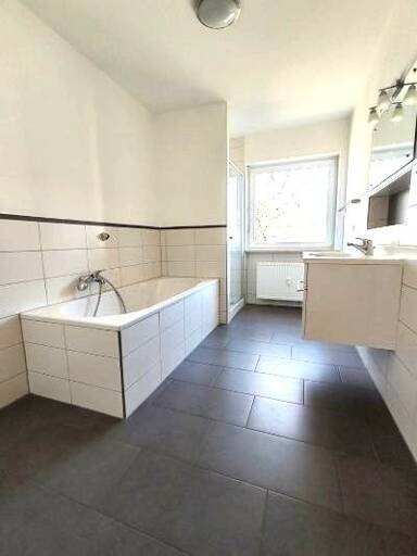 Wohnung zum Kauf 299.000 € 4 Zimmer 119 m² Deggendorf Deggendorf 94469