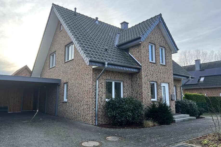 Einfamilienhaus zur Miete 1.500 € 6,5 Zimmer 142 m²<br/>Wohnfläche 580 m²<br/>Grundstück 01.01.2025<br/>Verfügbarkeit Enniger Enniger 59320