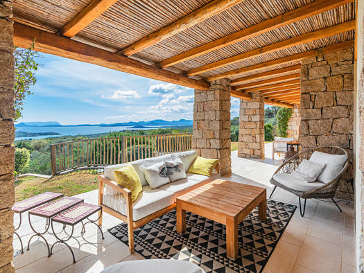 Villa zum Kauf 8 Zimmer 200 m² 1.000 m² Grundstück Via delle Acacie 4 Alzachèna/Arzachena 07021