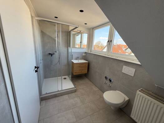 Wohnung zur Miete 800 € 3 Zimmer 90 m² Geschoss 2/2 frei ab sofort Gartenstraße 7 Alteglofsheim 93087