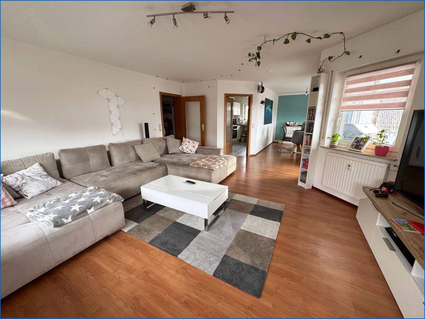 Immobilie in Hohenfels - Attraktive 4,5 Zi.-Wohnung im 1.OG mit Südbalkon, Garage und Stellplatz, in naturnaher Lage! - Bild 3