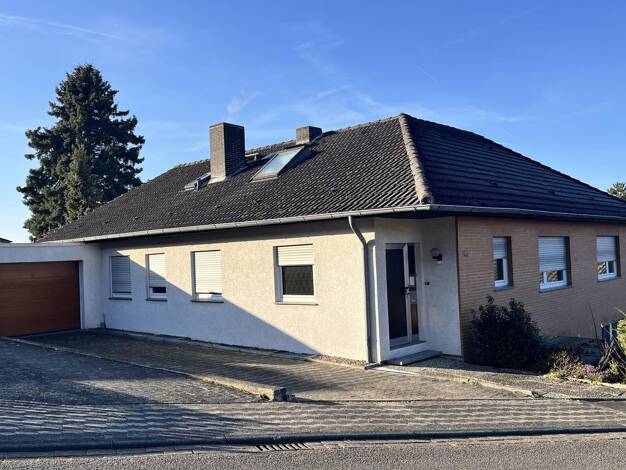 Einfamilienhaus zum Kauf 249.000 € 7 Zimmer 216 m² 869 m² Grundstück Northeim Northeim 37154
