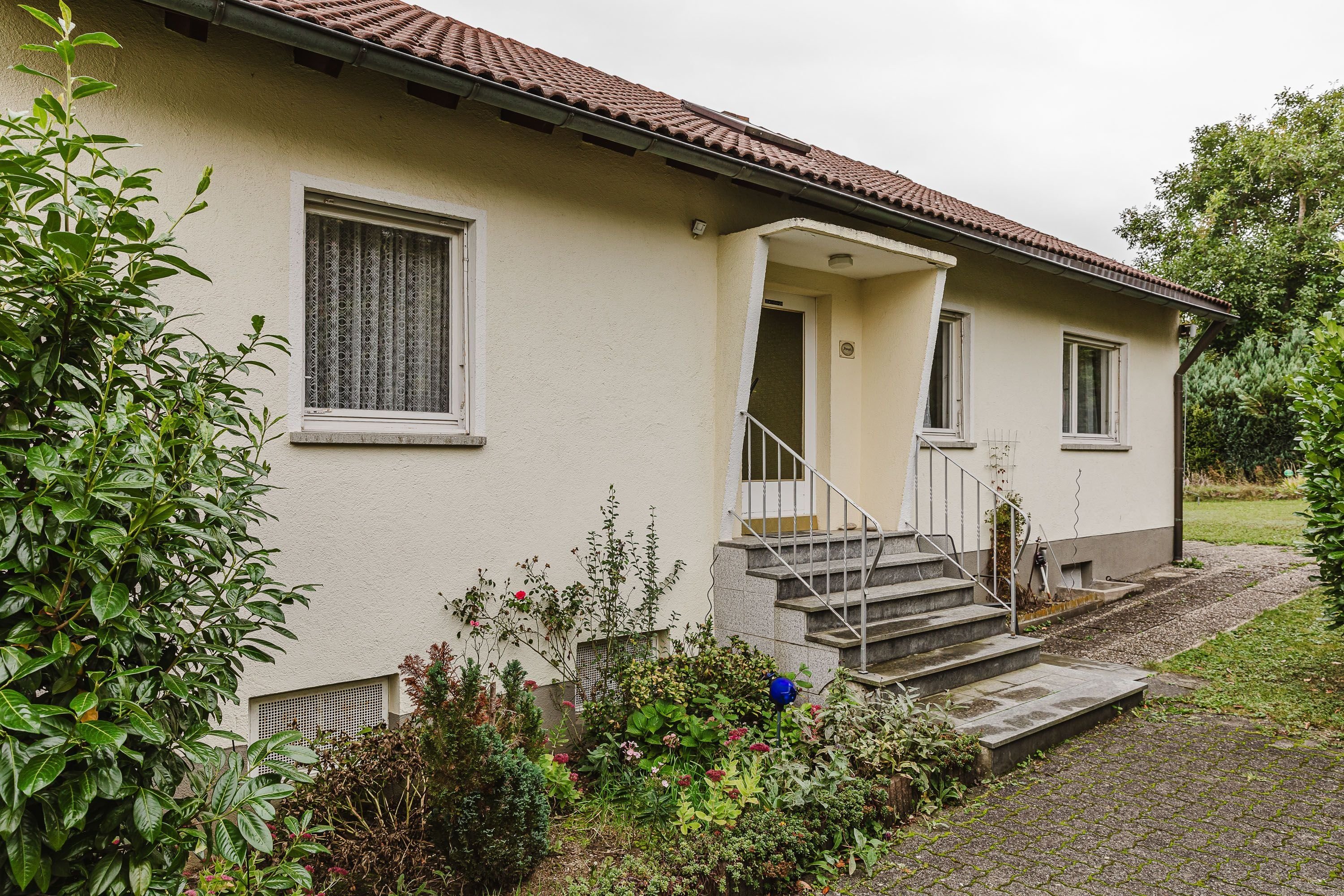 Einfamilienhaus zum Kauf 469.000 € 5 Zimmer 84 m²<br/>Wohnfläche 683 m²<br/>Grundstück ab sofort<br/>Verfügbarkeit Mehlenweg 9 Höchberg 97204