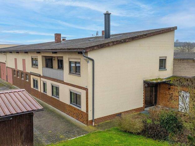 Haus zum Kauf 300.000 € 8 Zimmer 209 m² 1.680 m² Grundstück Schwebenried 97450