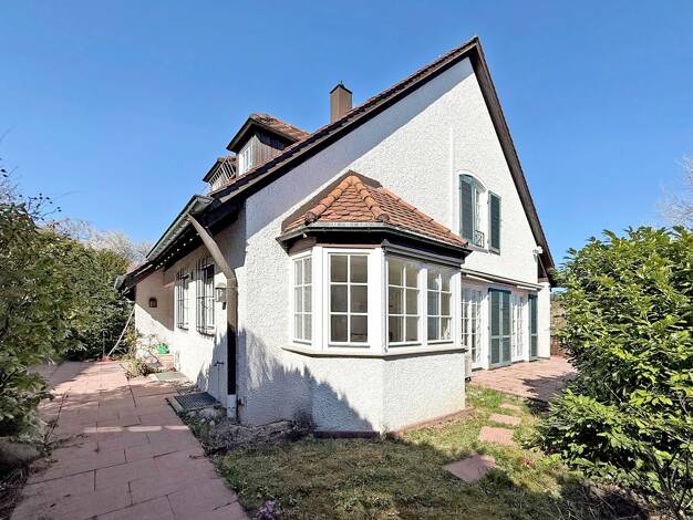 Haus zum Kauf 1.200.000 € 8,5 Zimmer 240 m² 800 m² Grundstück frei ab sofort Stuttgart 70329