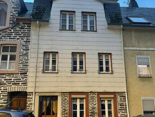 Reihenmittelhaus zum Kauf 94.600 € 9 Zimmer 194,8 m² 214 m² Grundstück Trarbach Traben-Trabach 56841