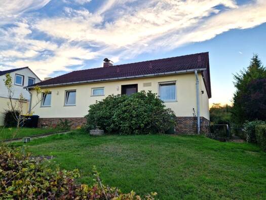 Einfamilienhaus zum Kauf 185.000 € 5 Zimmer 120 m² 793 m² Grundstück Bad Hersfeld Bad Hersfeld 36251
