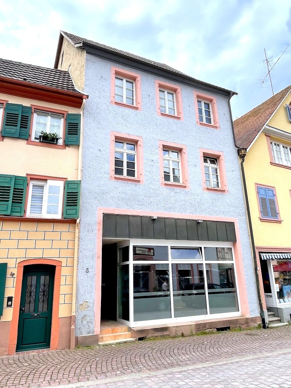 Mehrfamilienhaus zum Kauf 379.000 € 9 Zimmer 242 m²<br/>Wohnfläche 90 m²<br/>Grundstück Rohanstraße 3 Ettenheim Ettenheim 77955