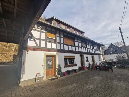 Mehrfamilienhaus zum Kauf 109.000 € 9 Zimmer 210 m² 571 m² Grundstück Elsoff Bad Berleburg 57319