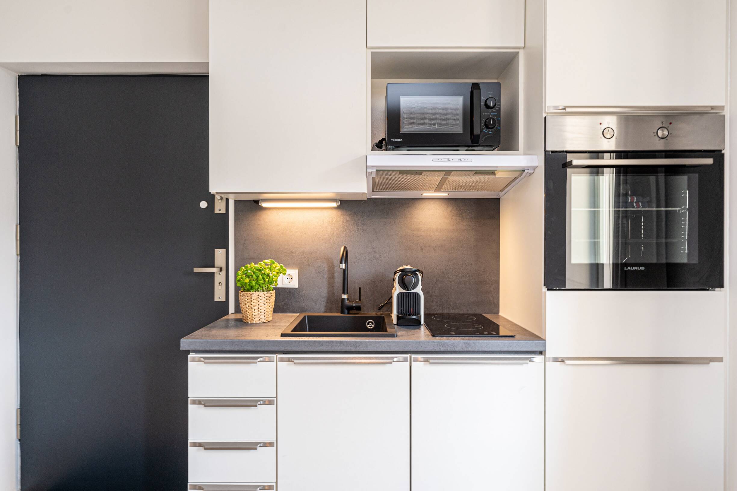 First occupancy: completely renovated studio apartment with garden in a new building in Berlin – Berlin – Vorschaubild 16