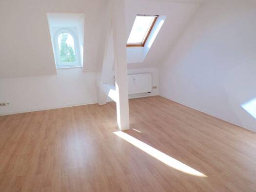Wohnung zur Miete 310 € 2 Zimmer 56 m² 3. Geschoss frei ab sofort Werdau Werdau 08412
