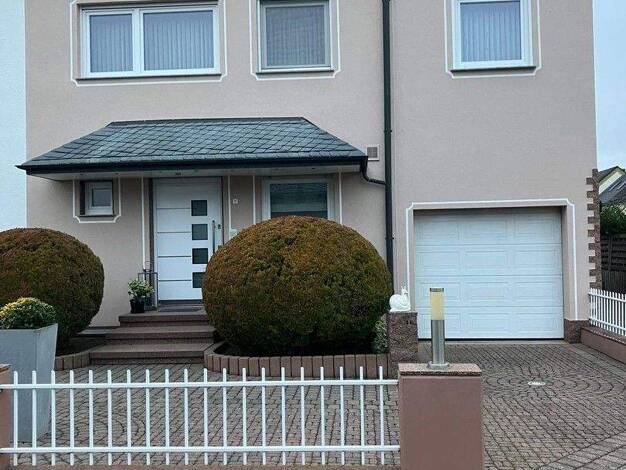 Doppelhaushälfte zum Kauf provisionsfrei 720.000 € 8 Zimmer 211 m² 347 m² Grundstück Karpfenweg 1 Weiskirchen Rodgau 63110