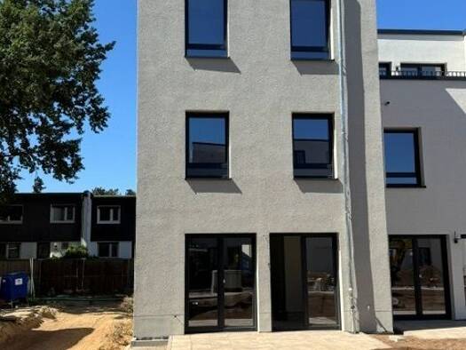 Reihenhaus zur Miete 2.550 € 5,5 Zimmer 150 m² 166 m² Grundstück frei ab sofort Oberlinden Langen 63225