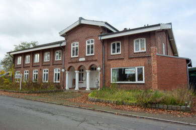 Haus zum Kauf 1.070.000 € 12 Zimmer 269,3 m² 3.106 m² Grundstück Damsdorf 23824