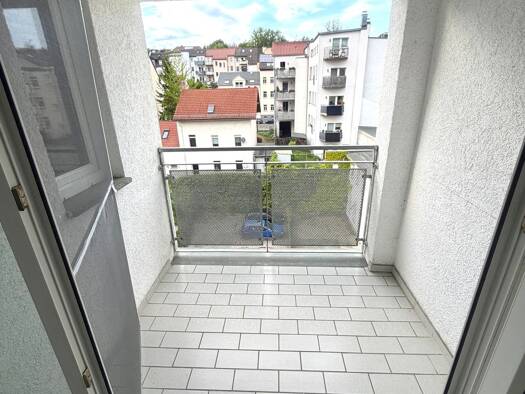 Wohnung zur Miete 320 € 1 Zimmer 43 m² Geschoss 4/4 frei ab sofort Altenburger Straße Ostviertel Gera 07546