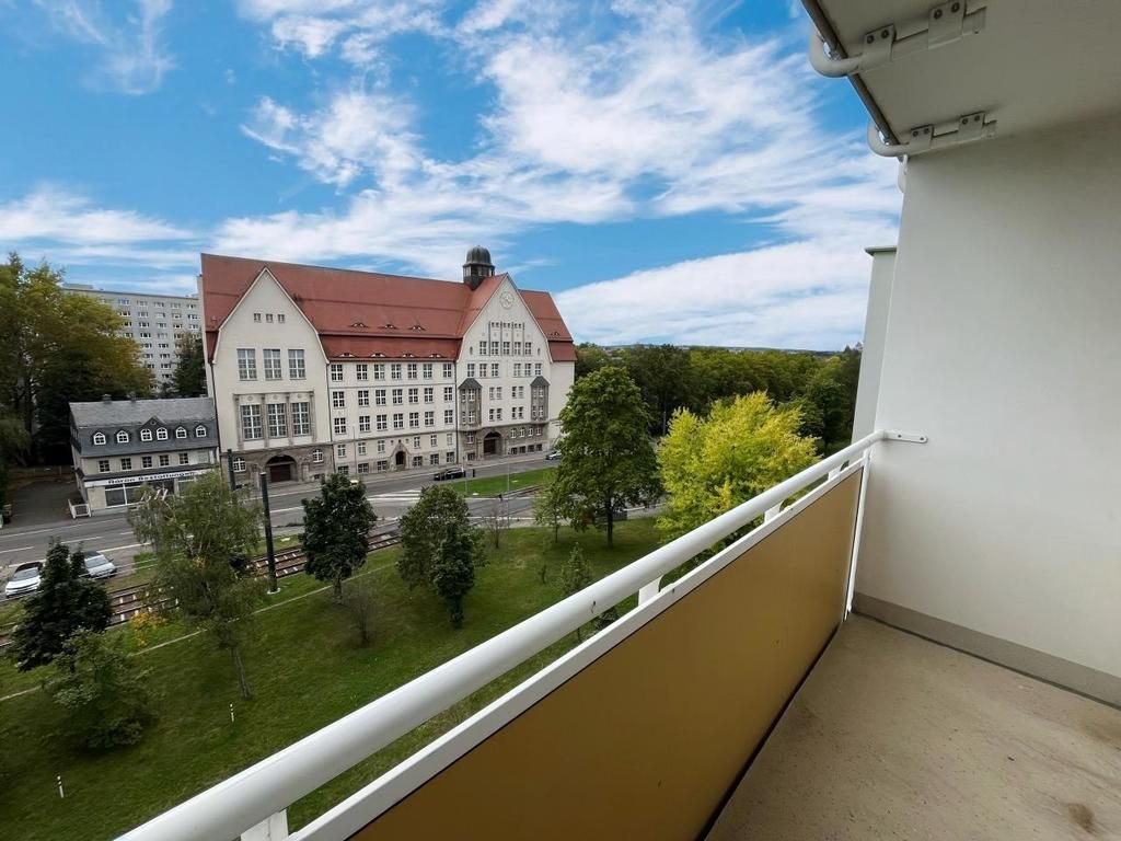 Wohnung zur Miete 399 € 3 Zimmer 70,9 m²<br/>Wohnfläche 5.<br/>Geschoss Bernsdorfer Str. 111 Bernsdorf 421 Chemnitz 09126