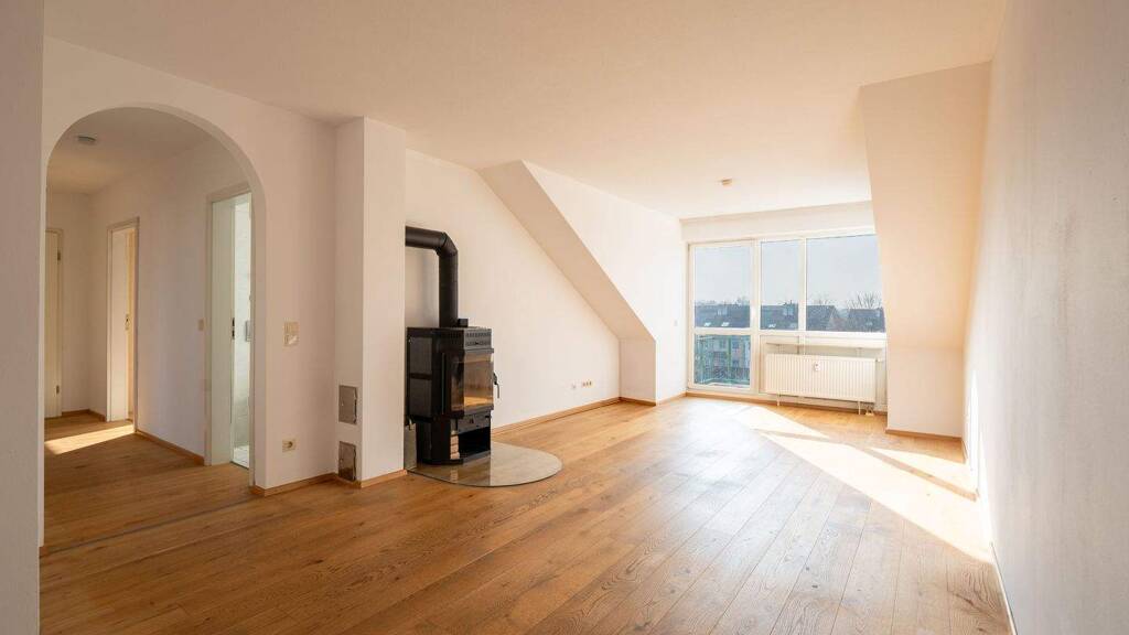 Lichtdurchflutete 3-Zimmer-Dachgeschosswohnung mit Balkon in ruhiger Lage