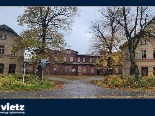 Mehrfamilienhaus zum Kauf 249.500 € 10 Zimmer 704 m² 1.967 m² Grundstück Plau Karow 19395