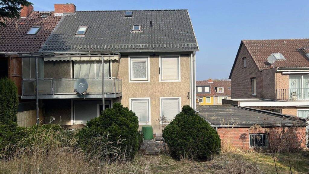 Doppelhaushälfte zum Kauf provisionsfrei 270.000 € 8 Zimmer 182 m² 592 m² Grundstück Wohltberg Wolfsburg 38440