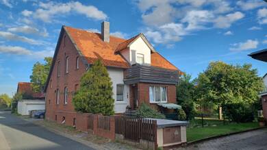 Mehrfamilienhaus zum Kauf 258.000 € 7 Zimmer 190,6 m² 743 m² Grundstück Groß Lafferde Ilsede / OT Groß Lafferde 31246